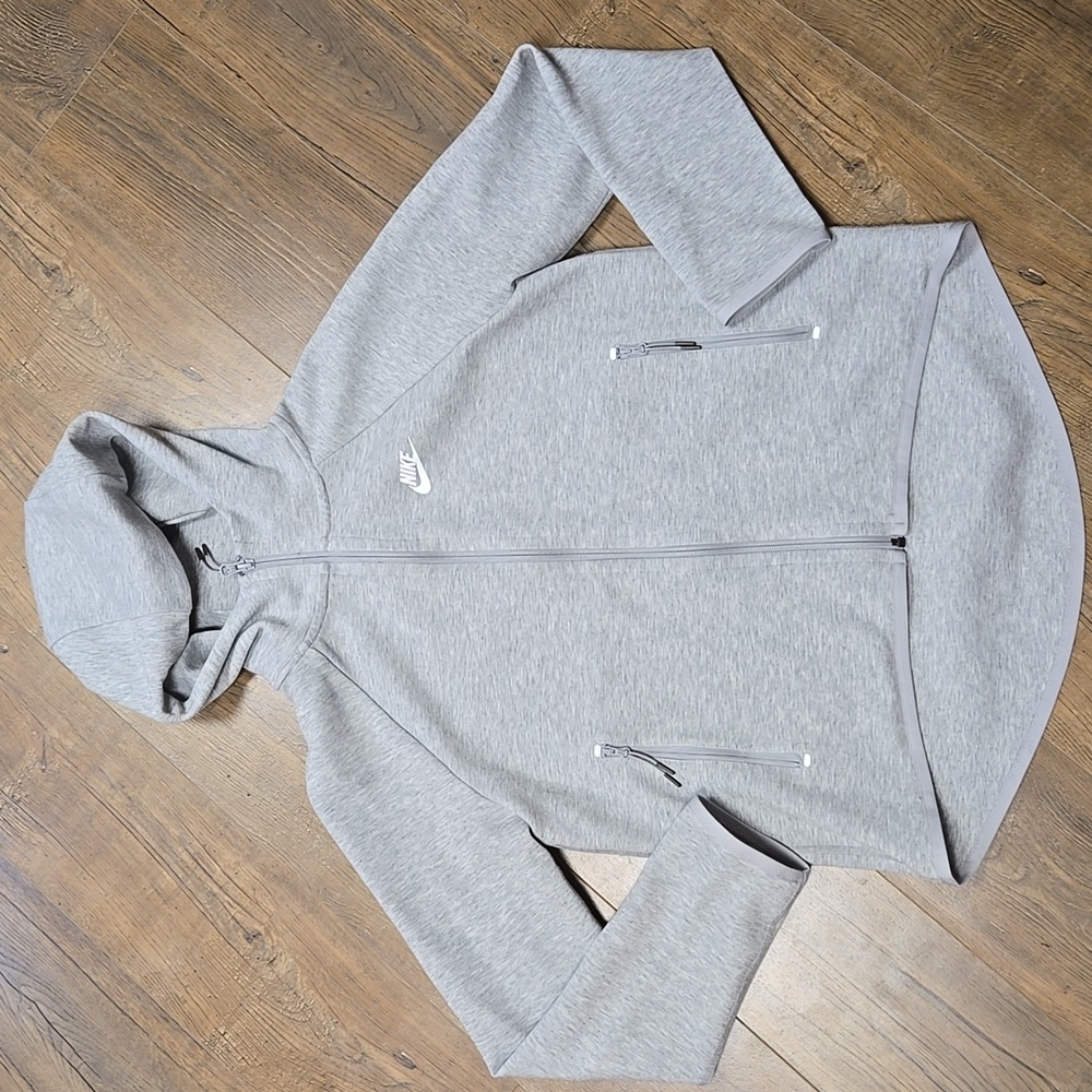 Nike athletic sweater small